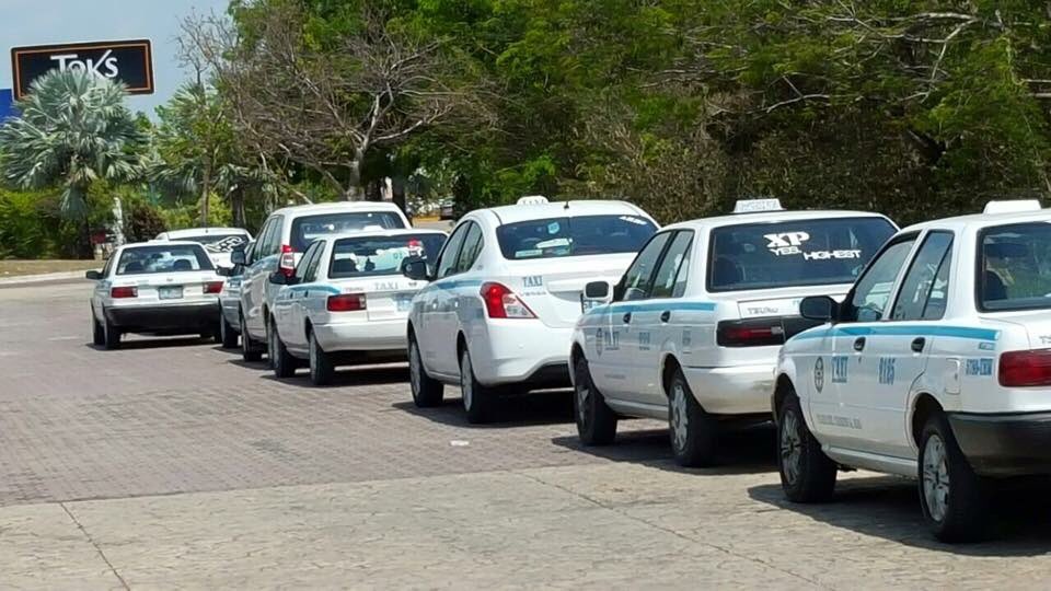 TaxistasPlaya's tweet image. El grupo de @WhatsappTaxi y Servicio Turístico acudieron a realizar dicha actividad para mejorar la imagen urbana.