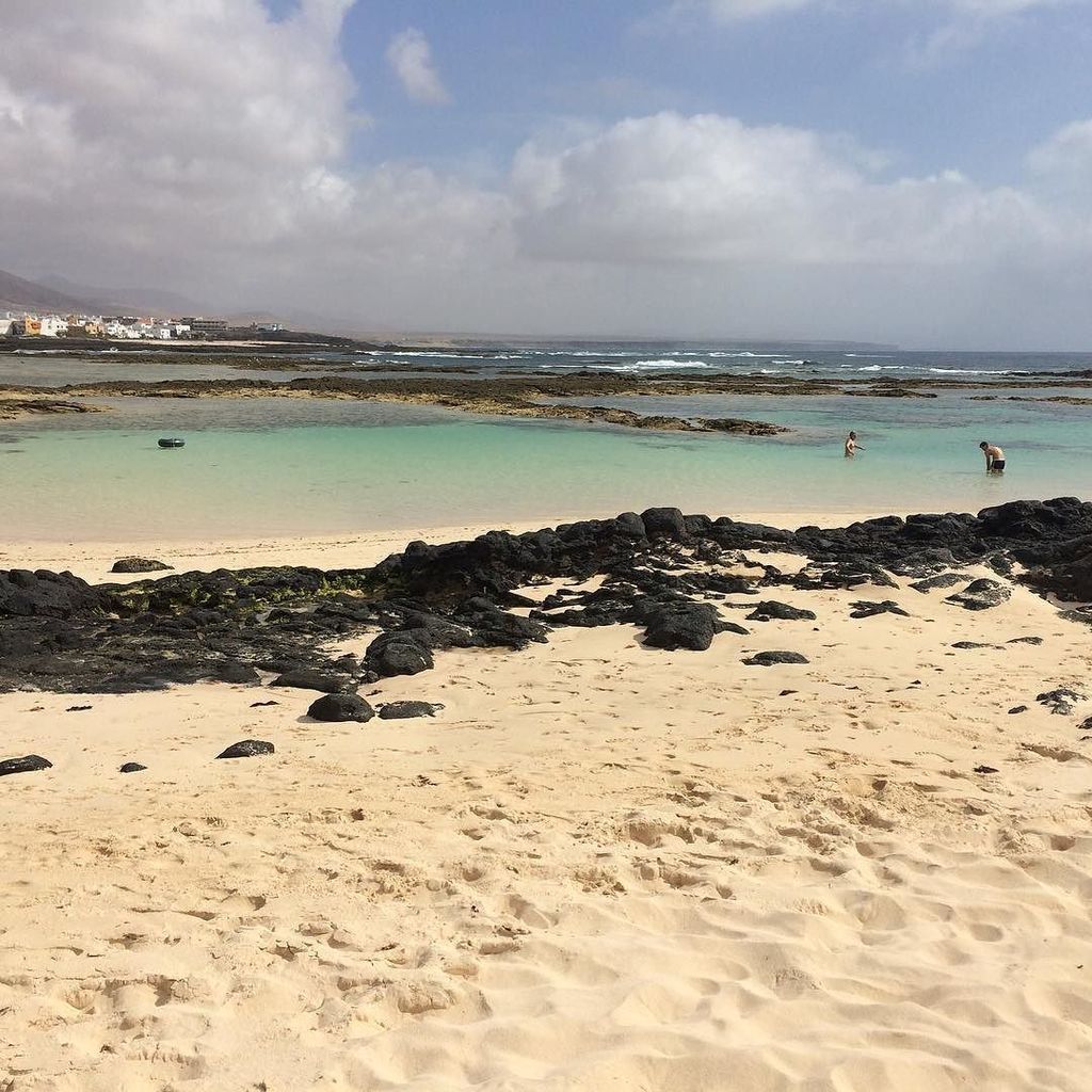 Miguel_SndvlA's tweet photo. Divinos laguitos #Fuerteventura #ElCotillo #spiaggia #beach #mar #mare #sinfiltro #senzafiltri #nofilter #canaryisl… https://t.co/cyAsOwOyz4