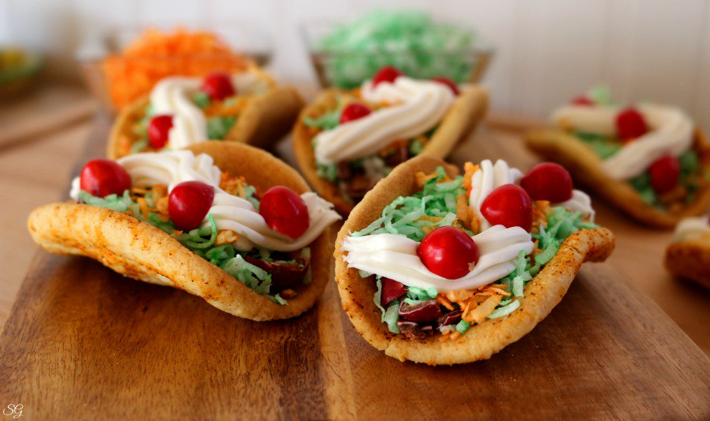 DessertsRecipe's tweet photo. Spicy Cinco de Mayo Dessert Cookie Tacos https://t.co/otwoW9jujp  #cookies #dessert #baking #recipe https://t.co/U3v45KGYot