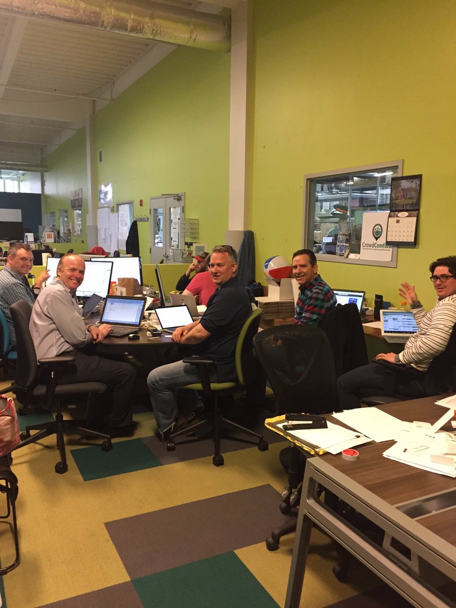 CrowdComfort's tweet photo. #mondaymotivation: Working with your whole team to accomplish lofty goals! That's the @CrowdComfort way! https://t.co/bF0wvHqihL