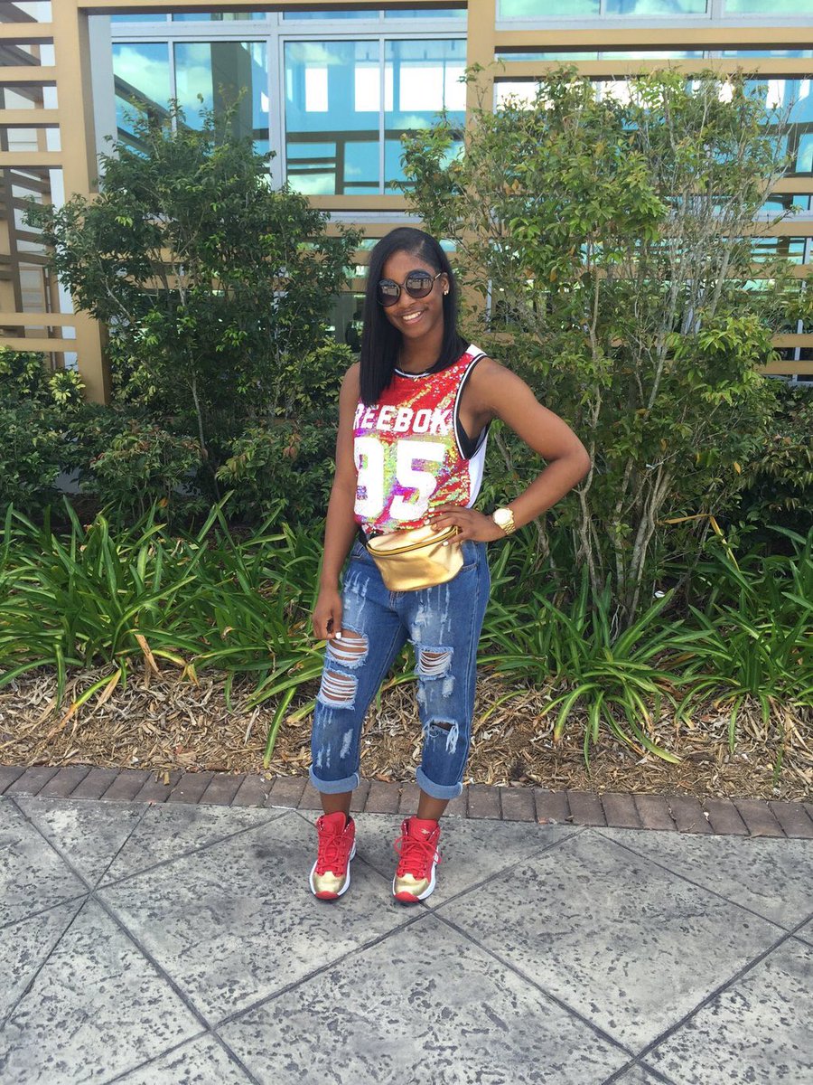 Drippin2k16's tweet photo. She's All That π #DillardGradBash2k16 #BrowardsFinest @LanesePretty1 ππ https://t.co/xTS4mQ2Tgi