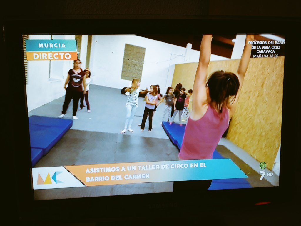 AYEculturaS's tweet photo. clases de circo de @AbbySophie8808 Residencia #EmpoderArt del @Pabellon2 @La7_tv #circo #cuarteldeartilleria https://t.co/1vJ0zbK1rp