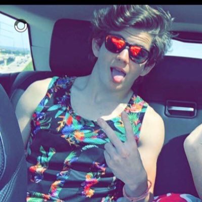 DtxFlowGod's tweet photo. Edge fest was great like if you like the Oakley shades new tank and of course the flow https://t.co/nFkos3f7Bg