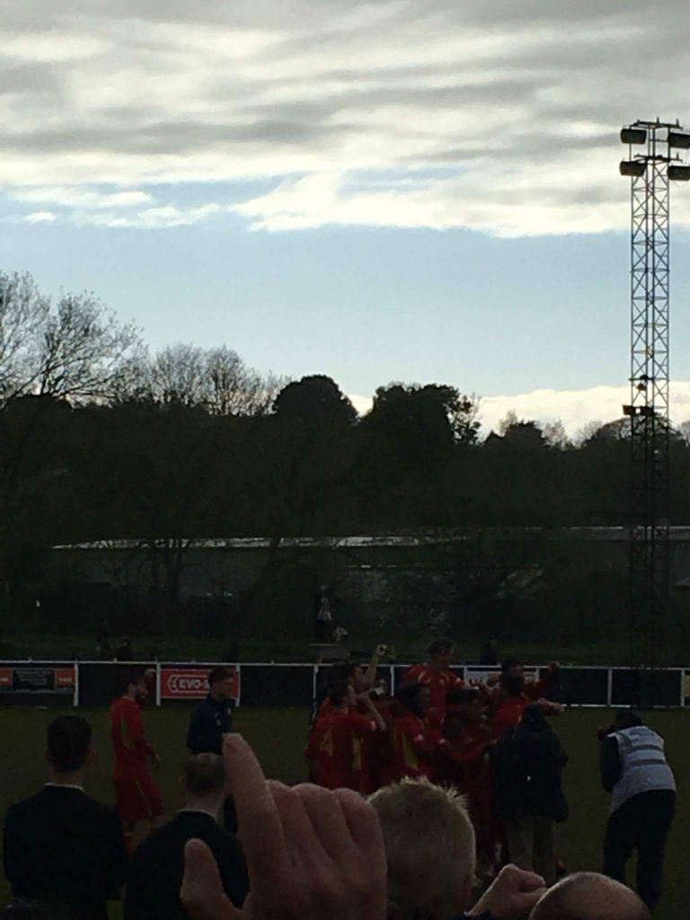 t_upstone's tweet photo. Banbury United are #2k16 #playoff #champions @BanburyUnitedFC @banbury_1931 #redandgoldarmy https://t.co/vA5WBFqTPQ