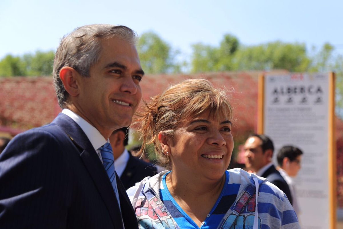ManceraMiguelMX's tweet photo. Las jefas de familia son pilares de la #CDMX, que tengan un trabajo digno y bien remunerado es indispensable #mm https://t.co/daeeMrx7sc