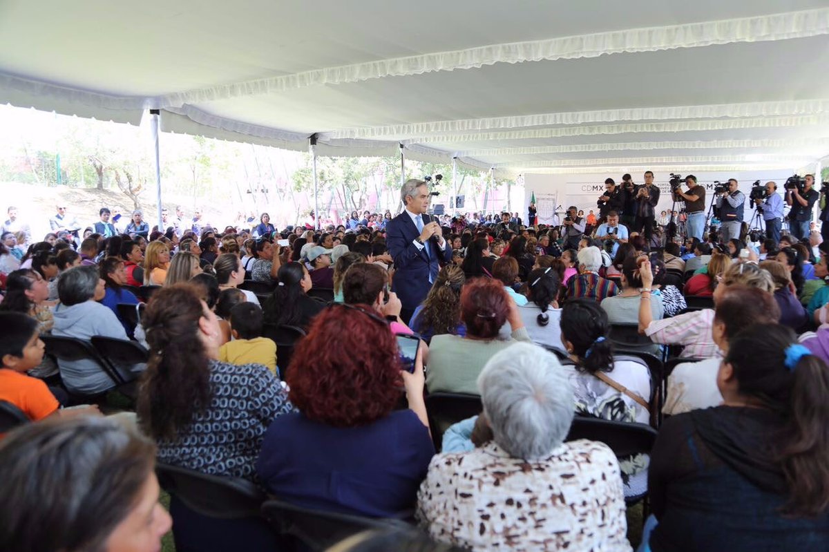 ManceraMiguelMX's tweet photo. Las jefas de familia son pilares de la #CDMX, que tengan un trabajo digno y bien remunerado es indispensable #mm https://t.co/daeeMrx7sc