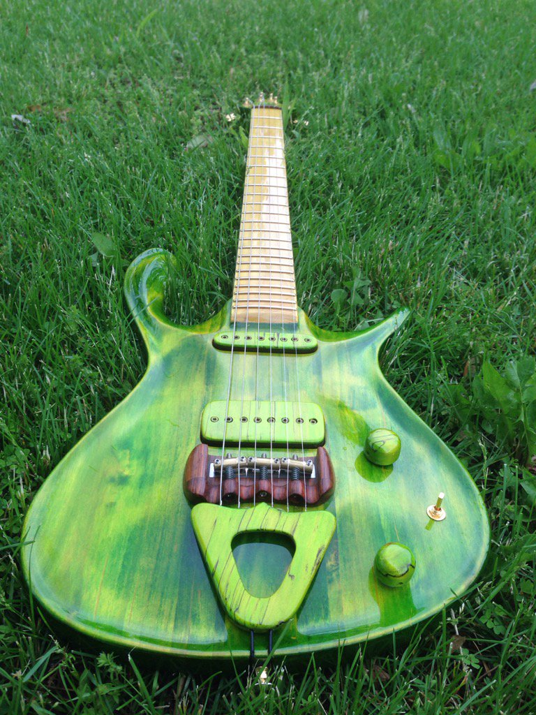 ascustomguitars's tweet photo. Tryin out a new bridge setup on this one. #custominstruments #customguitar #guitarbuilding #guitarmaker #guitar https://t.co/O41Acd5MqV