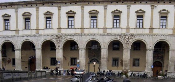 ItalyPost_Group's tweet image. #Cariparo pesano i mercati.L'avanzo cala del 47,5% goo.gl/06Cyw9