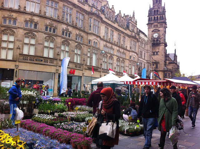 SheffieldUnzip's tweet photo. Bank holiday market causing a stir https://t.co/fXWuUJcnDI https://t.co/3G07cF46Wm