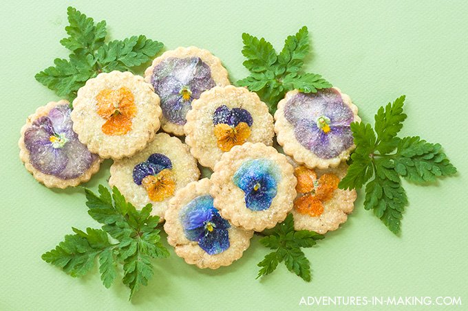 This Pansy Shortbread Cookie #recipe is fit for fairyland bit.ly/1SGHCZl