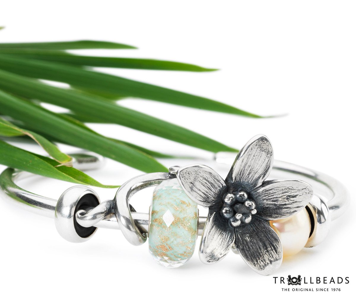 TrollTweets's tweet photo. Jump into spring with this amazing bangle featuring the Troll Anemone! #Trollbeads #flowers #beads #art #handmade https://t.co/a8XCqUWD6w