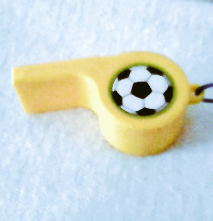 EronaYt's tweet photo. Mein Bruder pfeift immer mit der Fußballpfeife!
Das nervt aber es macht trotzdem Spaß mit ihn zu Pfeifen <3 https://t.co/krZD8lLqi3