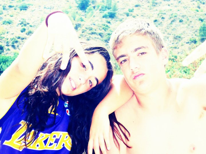 arantxabieber16's tweet photo. Felices 19 mi nene @alex_dubidu , lo que unió el Matí no lo ha separado nadie #2011Rules #SiempreFuertes 👫🎂🎁🎈💘 https://t.co/KlPlSV5Lmp