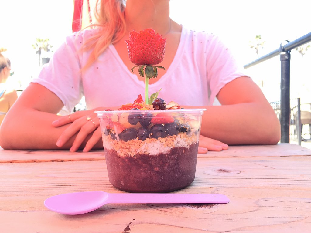 SurfCityFamily's tweet photo. Interesting:

When life gives you 🍋🍋🍋 Go get açai 🍓🌹🍌 The Acai King, 6th &amp; PCH, @HBdowntownUSA https://t.co/5oQsI3SVuI

— 𝙻𝚊𝚛𝚛𝚢 𝚃𝚎𝚗𝚗𝚎𝚢 📷 Make #GoodTrouble (@LarryTenney) May 2, 2016