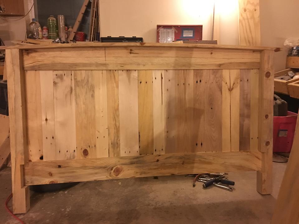 surfin201's tweet photo. Northern #Michigan a bunch of new #pallet beds are ready sale priced $250 https://t.co/N9yQgDRPqO #traversecity #bed https://t.co/21lqA2B5AO