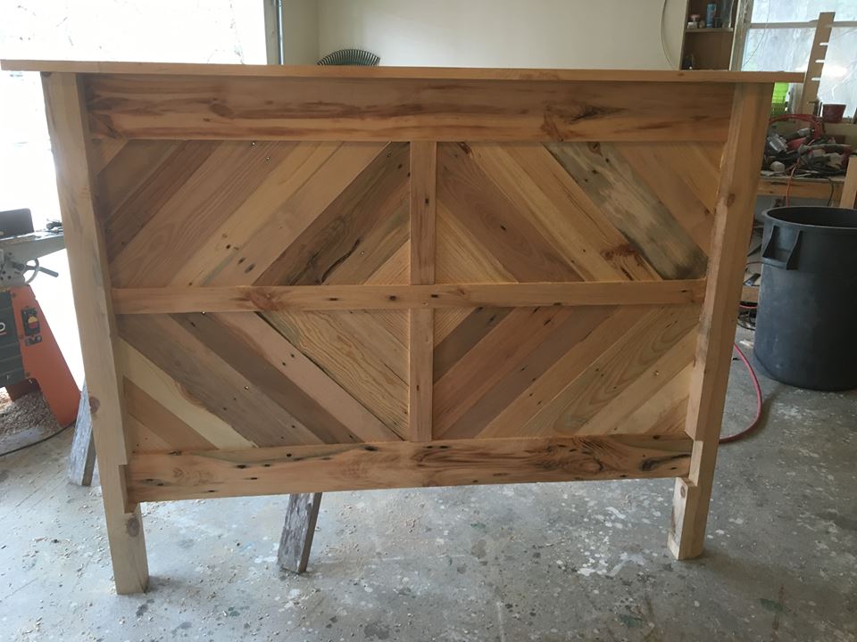 surfin201's tweet photo. Northern #Michigan a bunch of new #pallet beds are ready sale priced $250 https://t.co/N9yQgDRPqO #traversecity #bed https://t.co/21lqA2B5AO