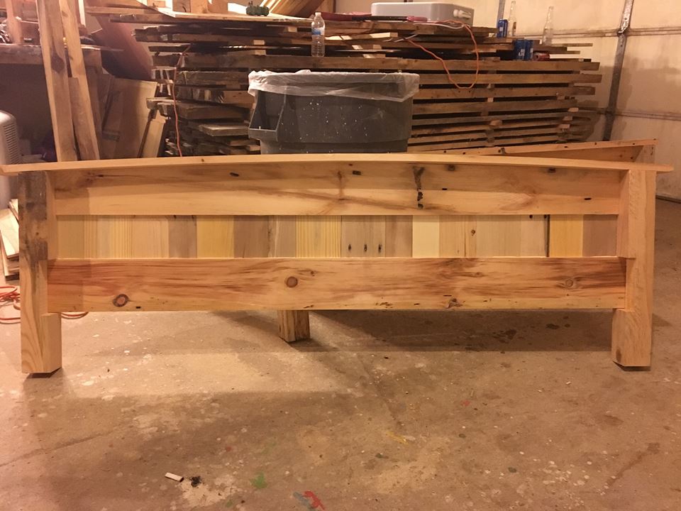 surfin201's tweet photo. Northern #Michigan a bunch of new #pallet beds are ready sale priced $250 https://t.co/N9yQgDRPqO #traversecity #bed https://t.co/21lqA2B5AO