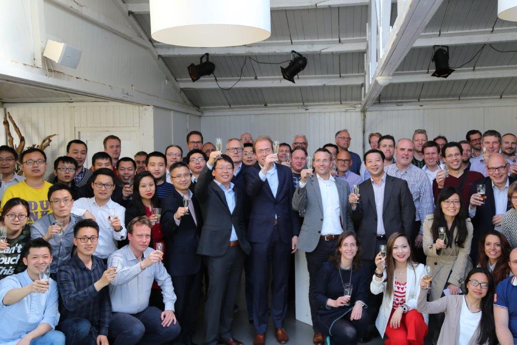 BoukeHoving's tweet image. Celebrating major #simplification milestone! @Huawei #KPN #FutureOfMobile @Rob_de_Beer #teamwork
