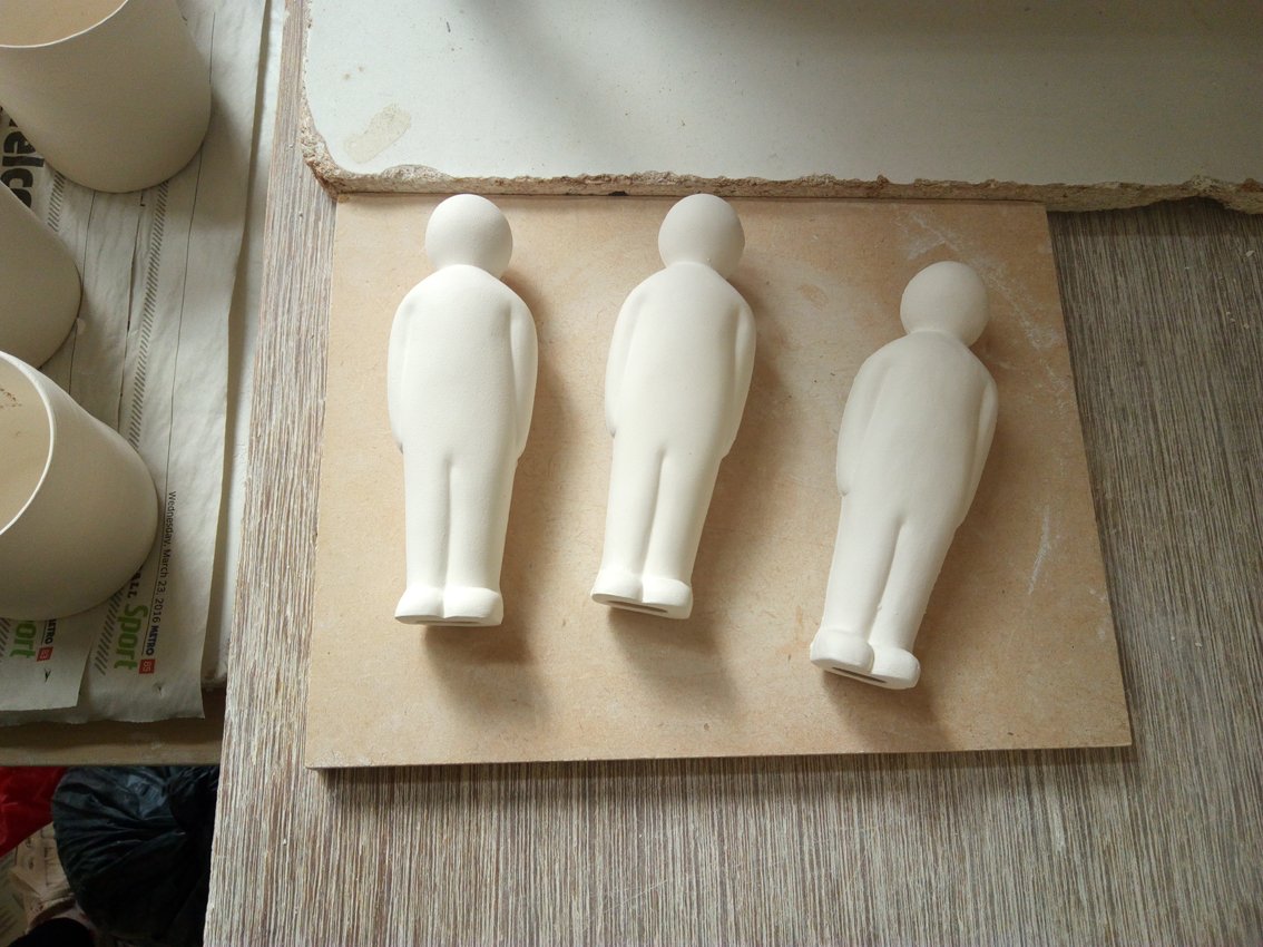 luna_lighting's tweet photo. Paul #lightpulls waiting for the kiln #lightpull #lightingdesign #porcelain #sunbathing #kiln #ceramicstudio #make https://t.co/rCVPChYTGY