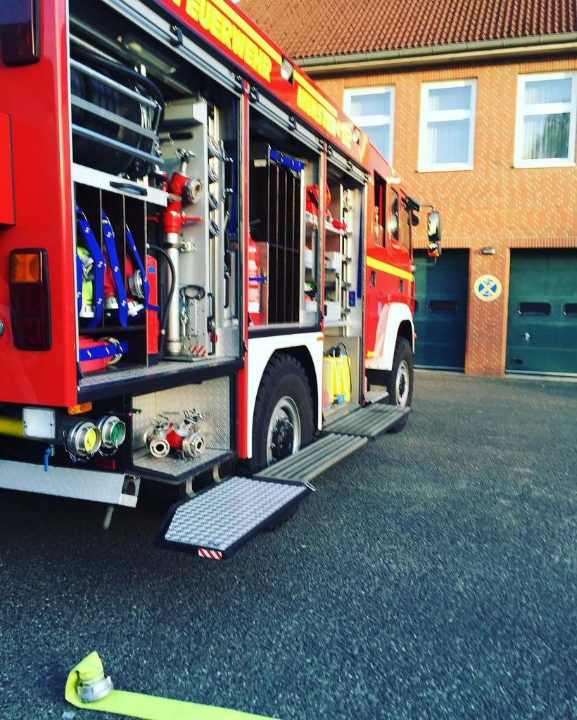 AFireStation's tweet photo. Found this cool photo, not mine #Dienst #Feuerwehr #firetruck #feuerwehrdienst #fireandfight #feuerwehrauto #sonne … https://t.co/Y4Uf7DAnBh
