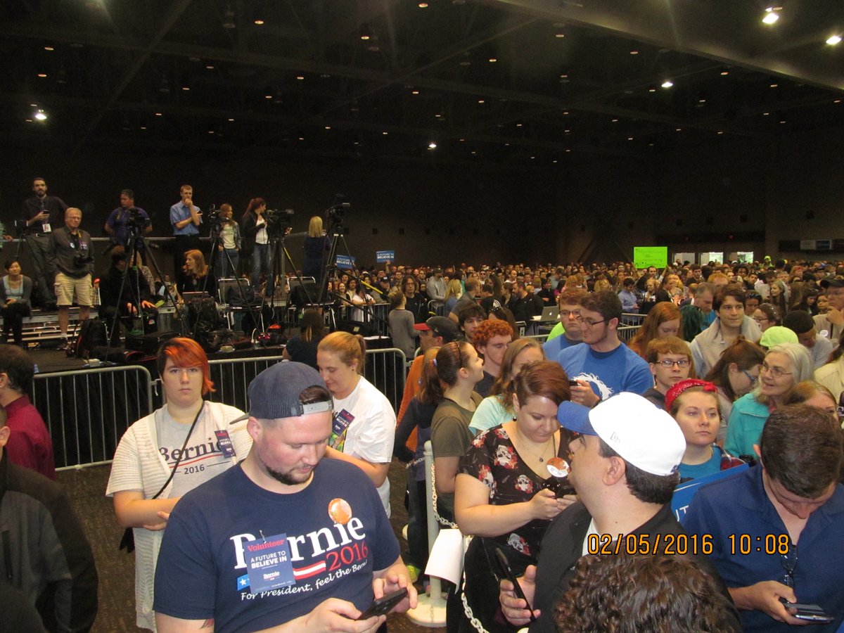 aerwaves_'s tweet photo. Packed @BernieSanders Rally, Evansville IN-#May3 #INPrimary #GOTVforBernie #Midler4Bernie @SEI4BS @Indiana4Bernie https://t.co/LR20E3RSIL