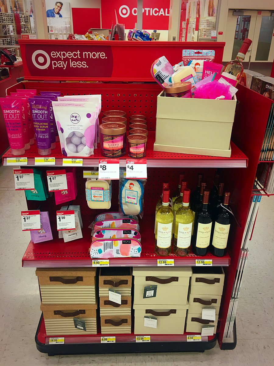 MessinaKiersten's tweet photo. Ready to inspire our guests to shop for mom!💐 #T1960 #Mother'sDay #May8 https://t.co/s3gZ4MjAF9