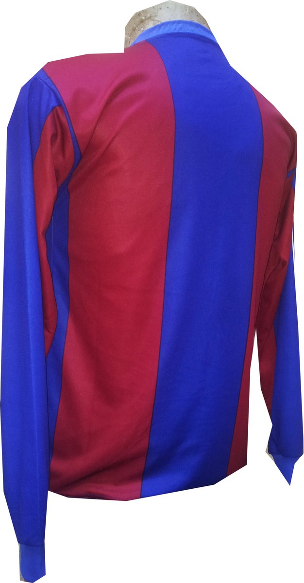 FutbolRetroCami's tweet photo. Novedad! Consigue las camisetas del FC Barcelona, tributo a Johan Cruyff. Años '70. https://t.co/GRp0tPY1N8