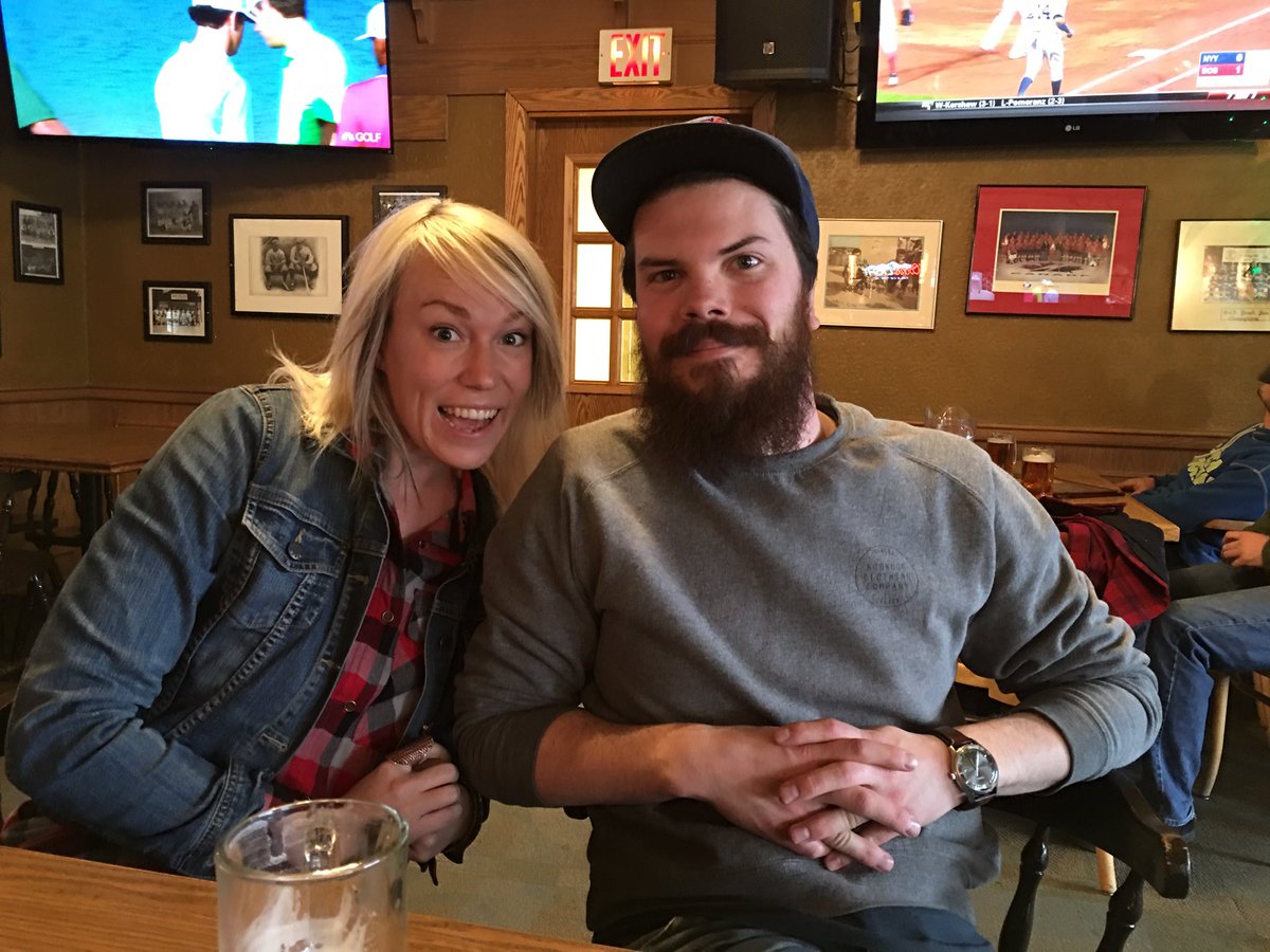 CBCradiotara's tweet photo. That time I sat beside the now famous @tief10 at a local bar. https://t.co/4OkbvbRn0G #smoothmoves #WeirdLines https://t.co/VTJUnpk283