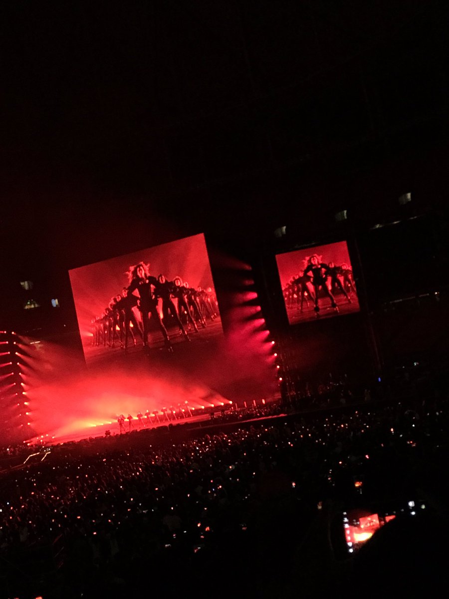 ClOBuGz's tweet photo. B E Y O N C É || #theformationworldtour - What a night to remember! ✨🐝💎👑 https://t.co/sJXZyXYt50