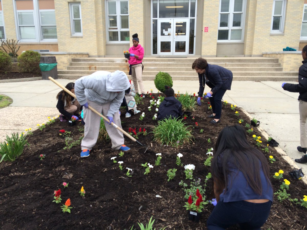 LMS's Culture Club celebrating Earth Day last week. #LMSDOESEARTHDAY