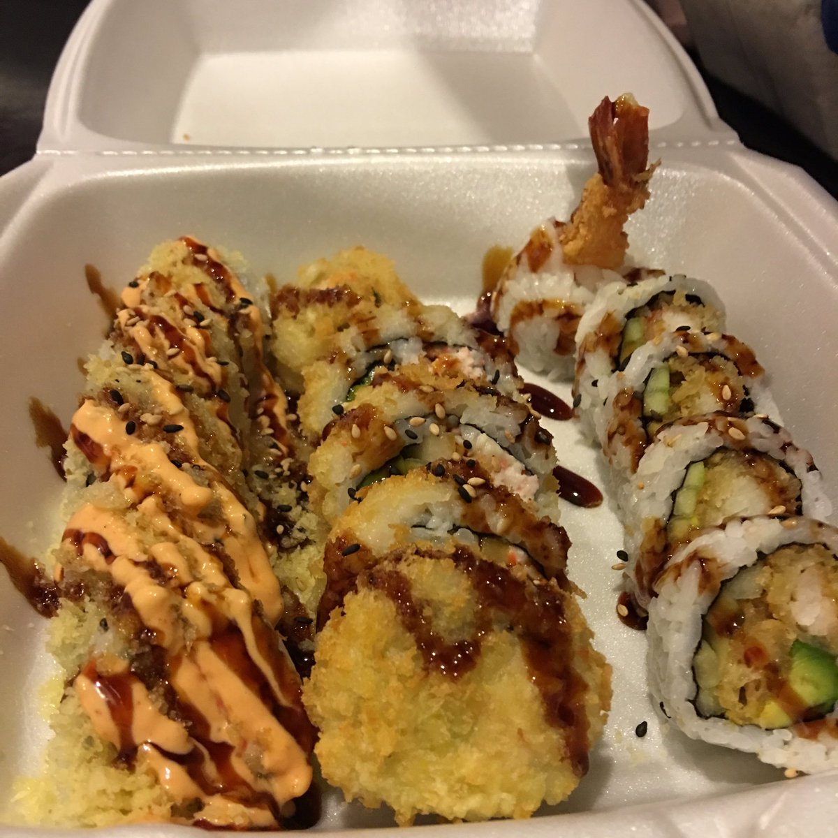 WakorollCTM's tweet photo. You're special to us. Try our sushi specials Monday-Friday 11-4 https://t.co/QUvgpiWj5v