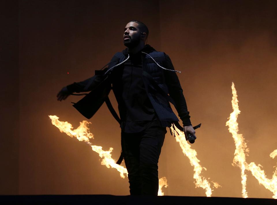 Forbes's tweet photo. Drake's new album outsold Beyoncé's 'Lemonade' in just one day: https://t.co/BaKFLspUXH https://t.co/sjhzG9f0P1