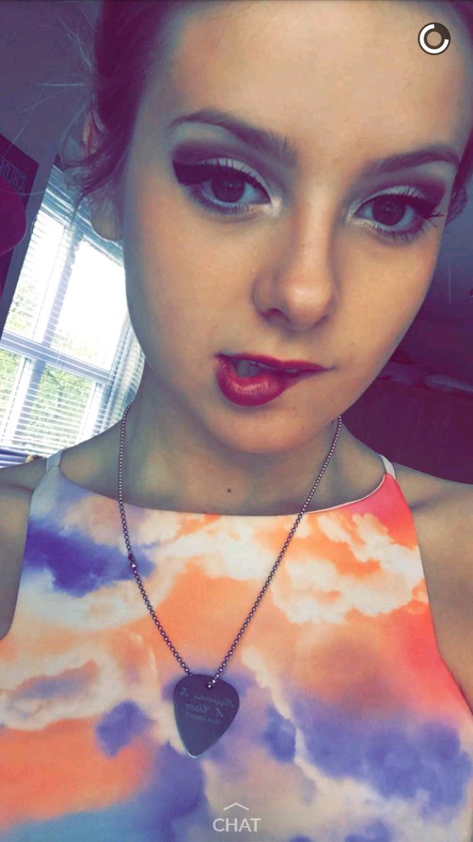 Chloe Adams updates (@AdamsUpdates) | Twitter