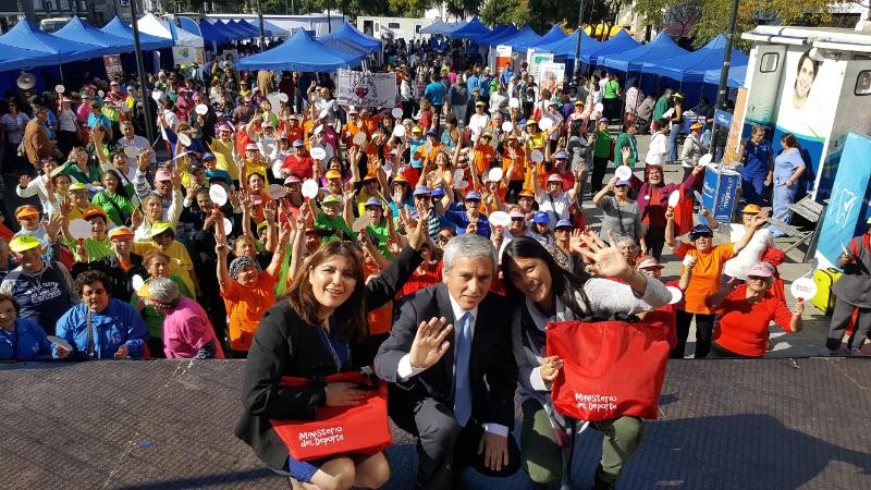 MindepChile's tweet photo. Más de mil adultos mayores participaron en 1era Feria “Estilos de Vida Saludable" en Valpo.
https://t.co/NtyQgUdZEj https://t.co/8QH6U3KiR2