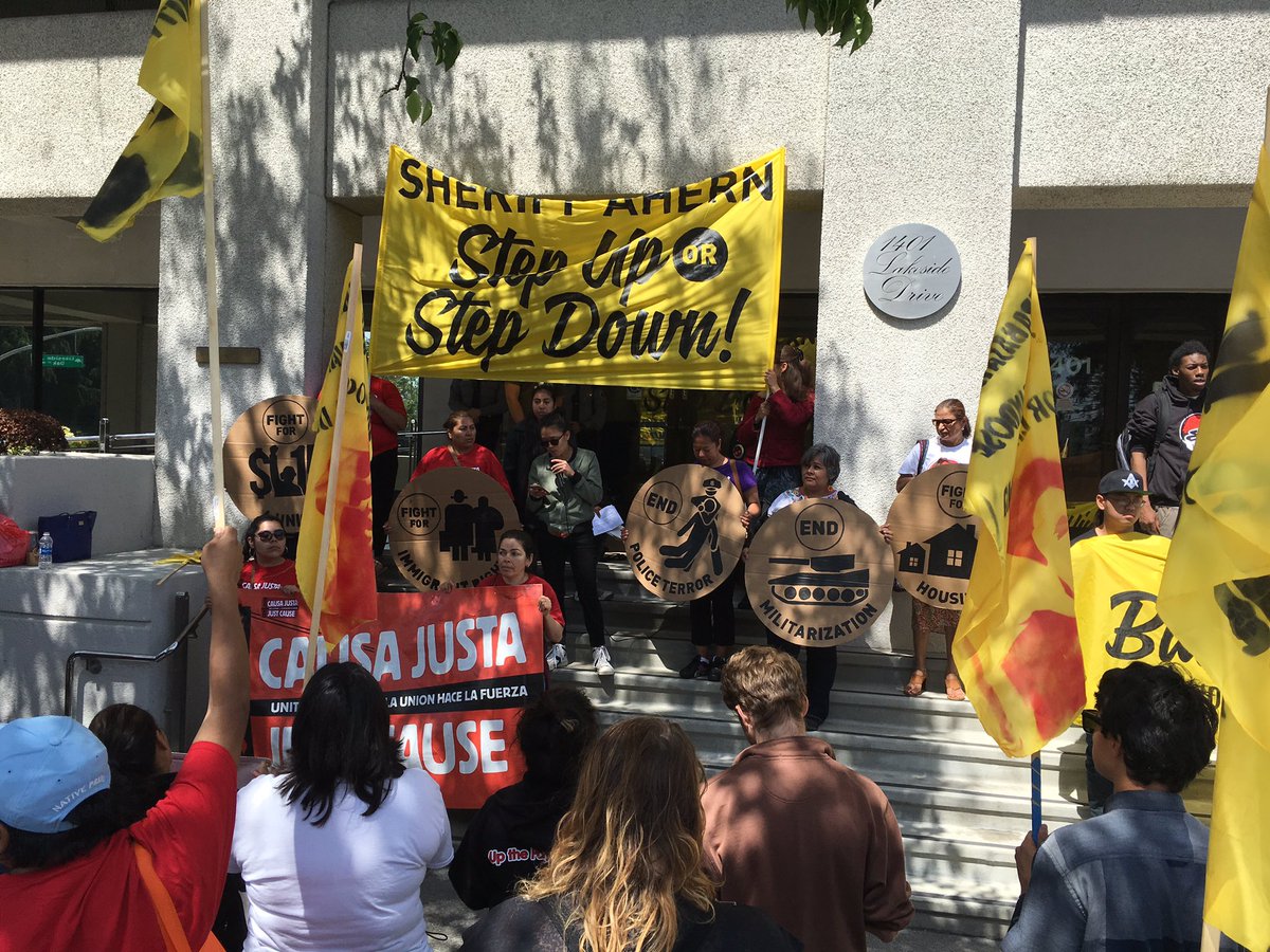 NISGUA_Guate's tweet photo. #MayDay #Oakland protest to end deportation, militarization of communities, collusion with ICE #SheriffAhern https://t.co/WoUeTYNIwx