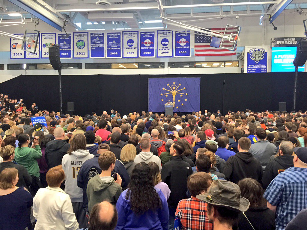 DannyEFreeman's tweet photo. Field organizer (orig from Iowa) in Indiana says that several @BernieSanders volunteers here came from Michigan. https://t.co/uImPjYVwkL