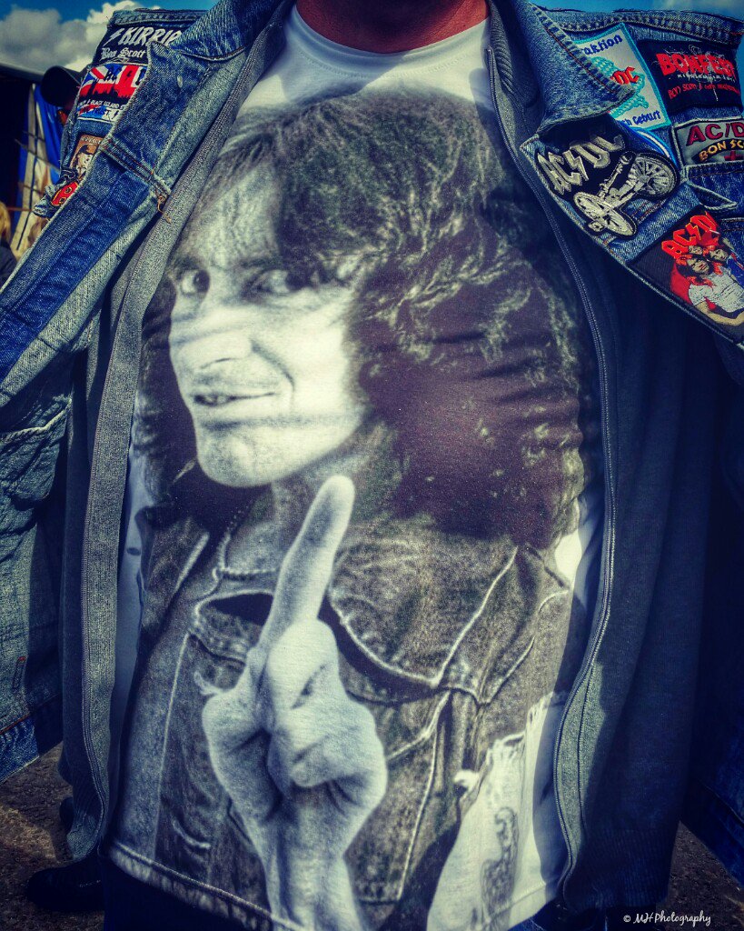 Desolationway's tweet photo. #BonScott dedication at #bonfest #kirriemuir #scotland 2016 😈 #ACDC 😈 https://t.co/lAIXJ0UuPK