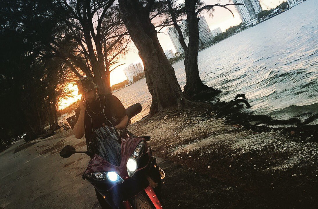dmoramusic's tweet photo. Tu cuerpo yo quiero explorar.... Contigo me quiero quedar... Sienteme! lo que aquí pase no vas a olvidar.... https://t.co/DK5OIWrLjJ