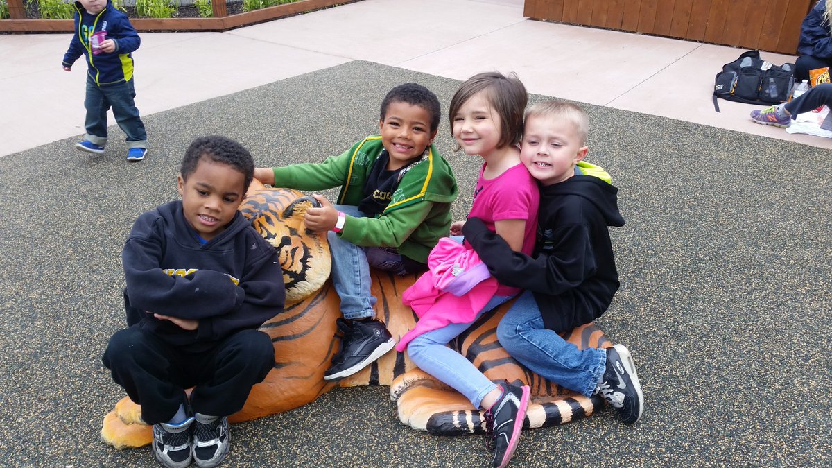 MissMurphy15's tweet photo. Field trip fun! 🐆🐘🐒🐨 #mteagles #sjsdproud https://t.co/qOfemRTNII