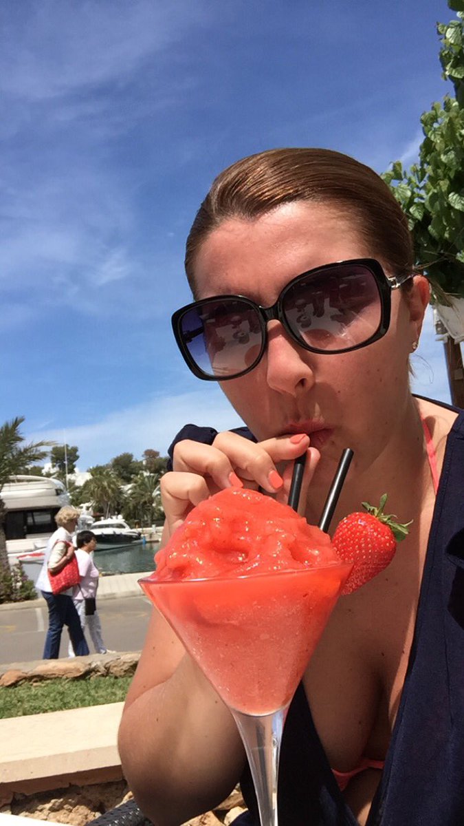 cmansfield14's tweet photo. Mallorca with my beautiful wife to be 🍹🌞👫🍓😍 https://t.co/rJIaU3WCfd