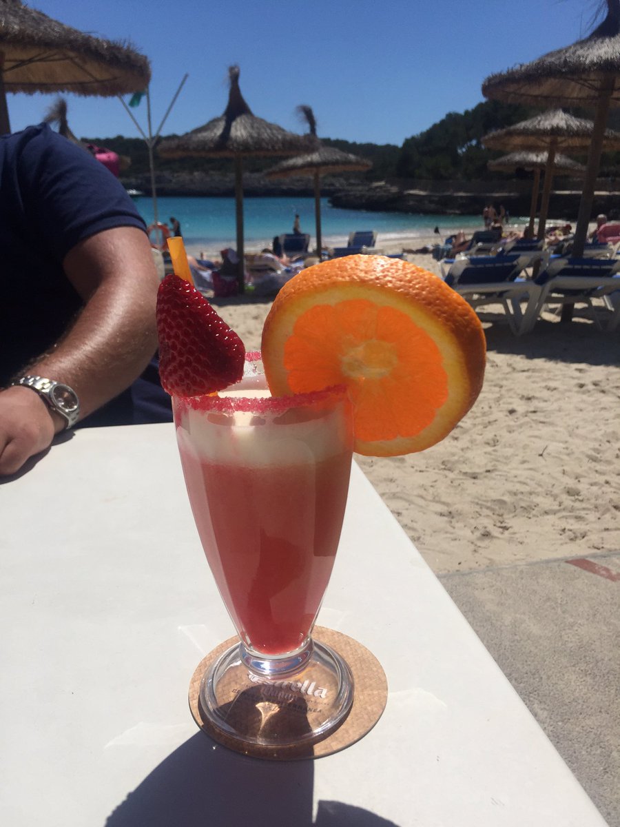 cmansfield14's tweet photo. Mallorca with my beautiful wife to be 🍹🌞👫🍓😍 https://t.co/rJIaU3WCfd