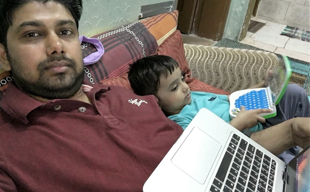 aftab_khalid's tweet photo. Son, replicating his father's style. #sonfather https://t.co/pFg8httPhy