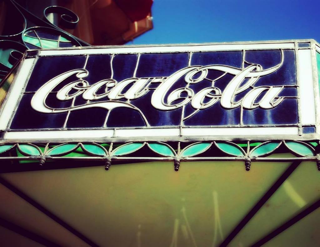 TeaganDaner's tweet photo. #mainstreetusa #disneyland #disney #orangecounty #orangecountyphotographer #cocacola #refreshmentcorner https://t.co/Hq9koAyryq