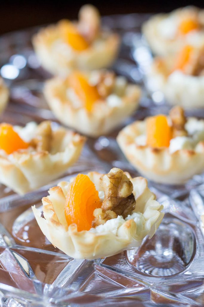 SocietyCulinari's tweet photo. #Apricots #Walnuts & #GoatCheese! These #AppetizerBites are a #MustHave! by @RecipeForPerfec https://t.co/fBeitwQuaZ https://t.co/YutowOlfy1