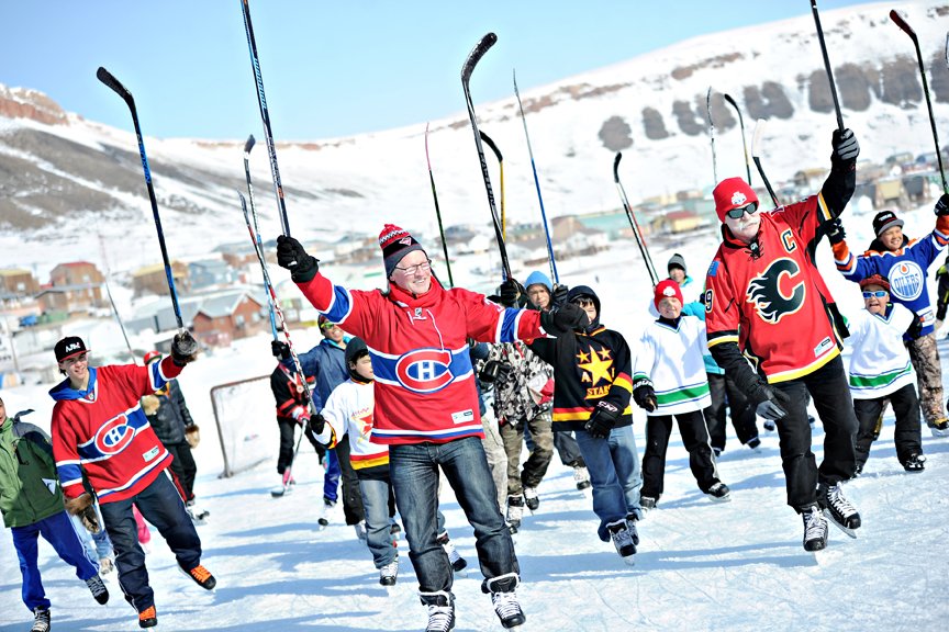LindseyGibeau's tweet image. Celebrating the Great Canadian Sport in #ArcticBay w/ @NHLAlumni #MarkNapier &amp;amp; #LannyMcDonald for @ProjectNorthCDN