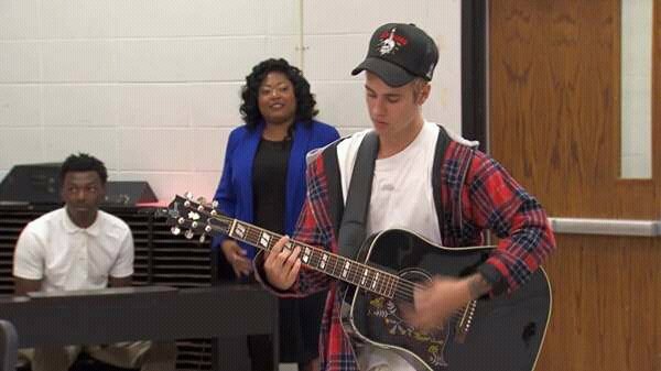 iCompleteBieber's tweet photo. Photos of Justin performing in Tulsa school, aired on the #RDMAS2016 https://t.co/02er3u2Zb0