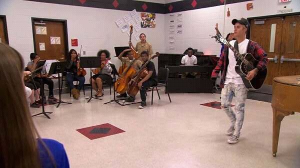iCompleteBieber's tweet photo. Photos of Justin performing in Tulsa school, aired on the #RDMAS2016 https://t.co/02er3u2Zb0