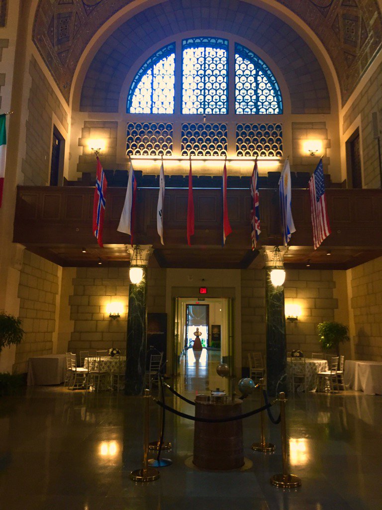 NeilShubin's tweet photo. Before the crowds...Great Hall of the National Academy of Sciences with bust o' Darwin in distance. #NAS16 https://t.co/SpsdYiFXhQ