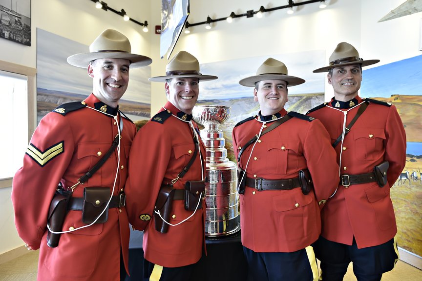LindseyGibeau's tweet image. #StanleyCup makes stop in #Kugluktuk #ResoluteBay #ArcticBay w/ @ProjectNorthCDN @FirstAir @NHLAlumni @scotiabank