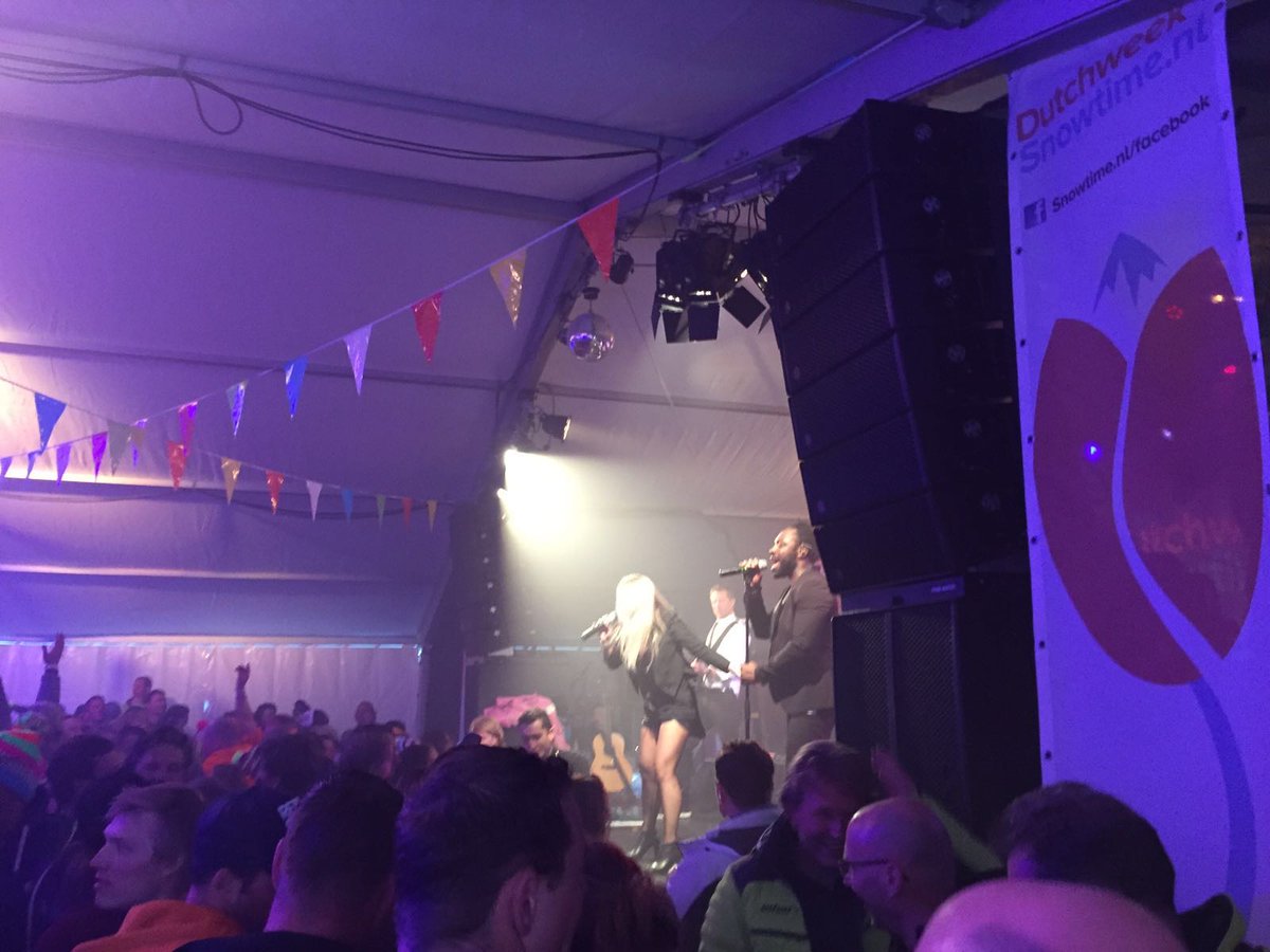 Snowtime_Travel's tweet photo. Coverband The Tour kreeg vandaag de tent op z'n kop! #DutchweekSnowtime #Dutchweek https://t.co/vmd1HPnTon